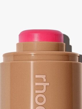 Rhode pocket blush
THE NATURAL FLUSH in Juice Box Color - Brand NIB
